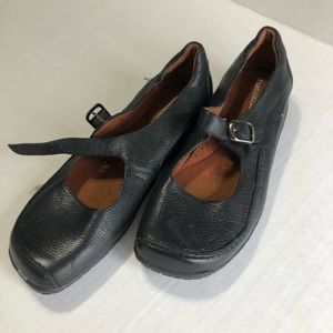 Naturalizer Mary Jane style leather shoes - size 9